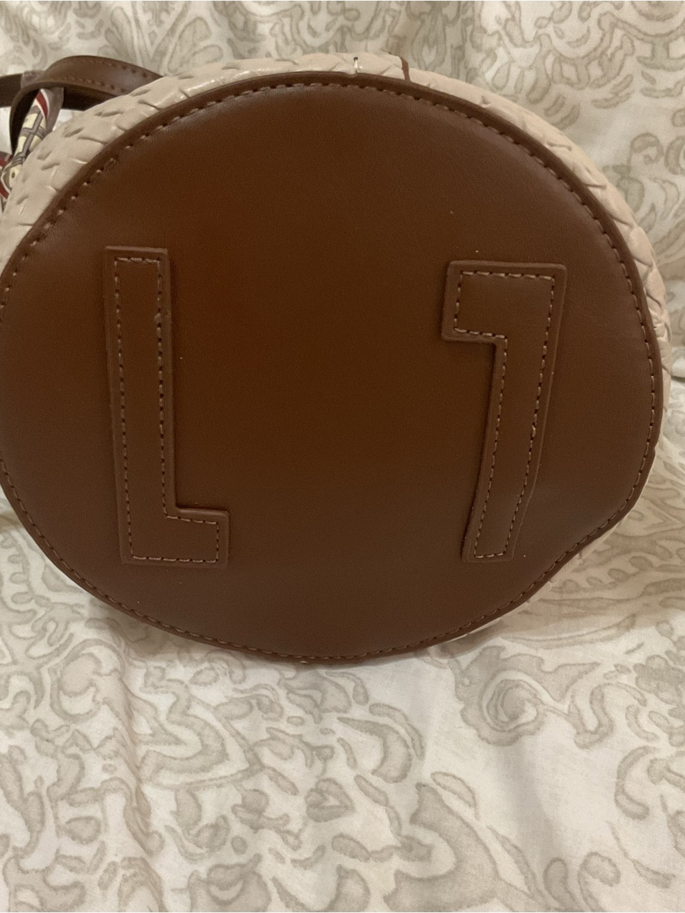 Duomi Daishu Small Tan and Brown Bucket Shoulder Crossbody Bag with Tie NWOT - Picture 11 of 12
